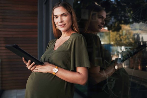 How to Select the Best Work-Appropriate Maternity Tops for Expectant Mothers in the Office?