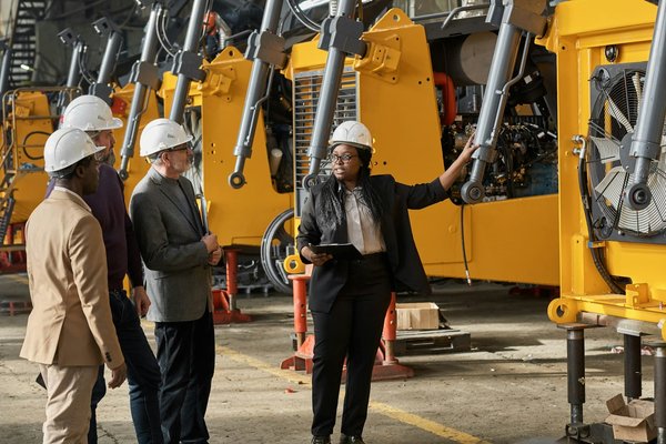 How to Style a Mock Neck Sweater for High-Profile Business Presentations?